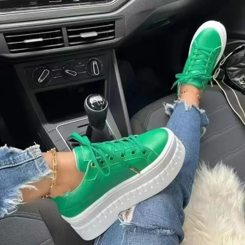 Buty damskie 2024 letnie rekreacyjne mały biały sportowe studenckie kobieta celebrytka w Internecie zwiększona gruba dolna oryginalne trampki