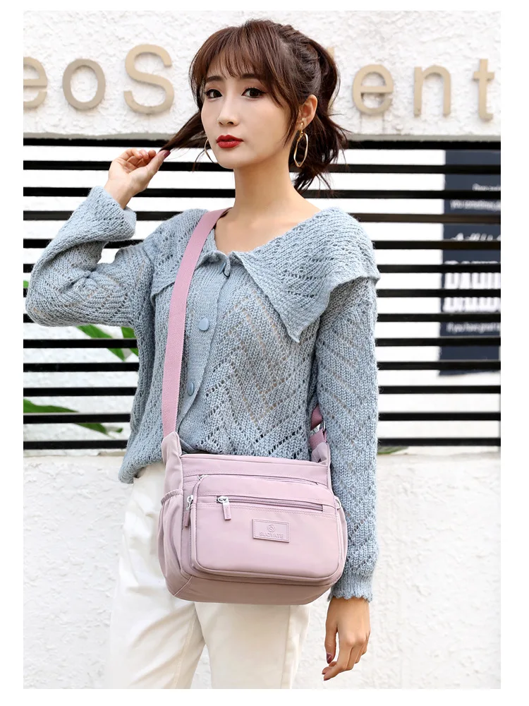 

Fashionable and Versatile Shoulder Bag European and American Middle-Aged Mother's Simple Small Square Bag