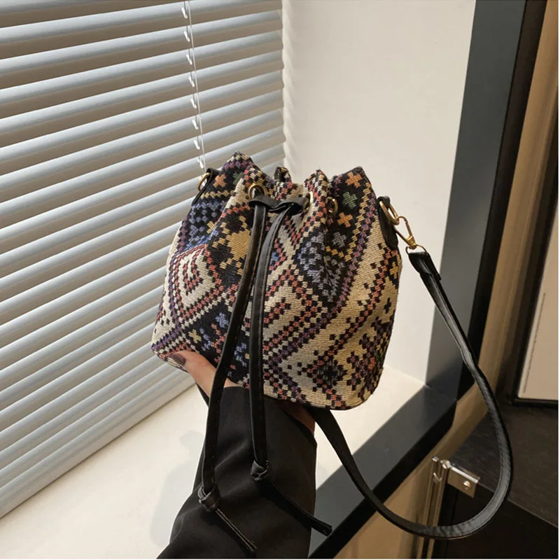 

Retro Ethnic Wind Crossbody Bucket Bag Women Drawstring Oblique Shoulder Bag Popular Leisure Single Shoulder Bag 2025