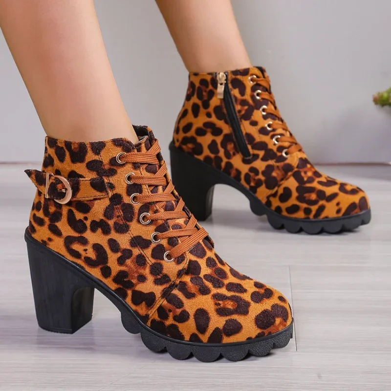 2024 New Ankle Boots Women's High Heel Shoes Women's Track Design Leopard Print Thick Heel Pointed Fashion Western Boots