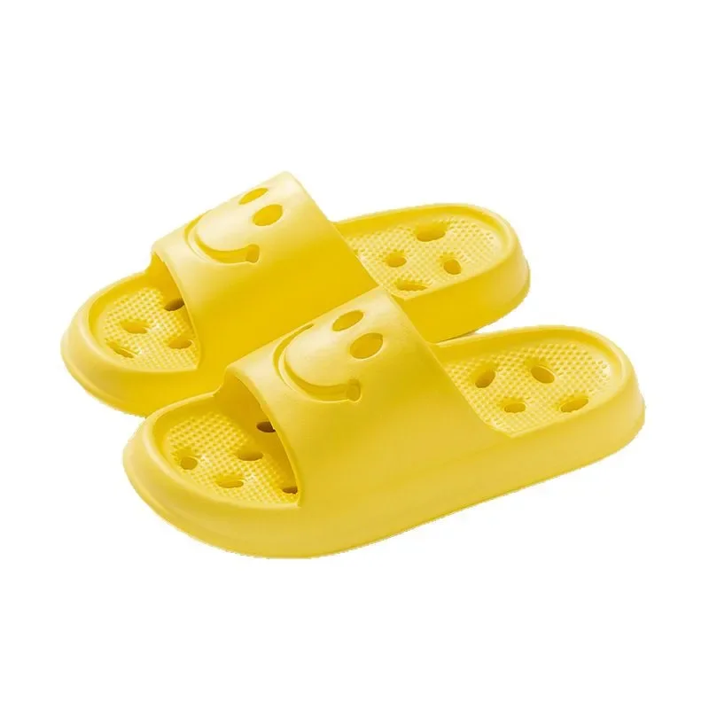 شباشب حمام المرأة الصيف المضادة للانزلاق داخلي المنزل الجوف خارج دش الصنادل المقاومة للماء الرجال قباقيب الكبار قابلة للتصريف