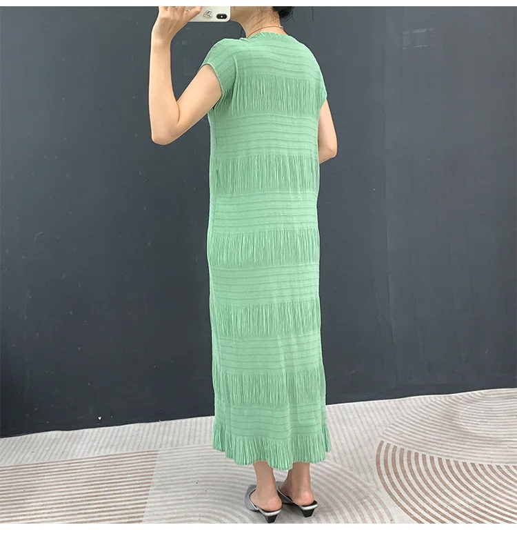 Miyake Plissee-Kleid Elegantes Weißes Mehrlagiges Sommer-Damen-Freizeitkleid Langes Maxikleid Strukturiertes Schmal Geschnittenes Schickes Alltagskleid – Detail 17