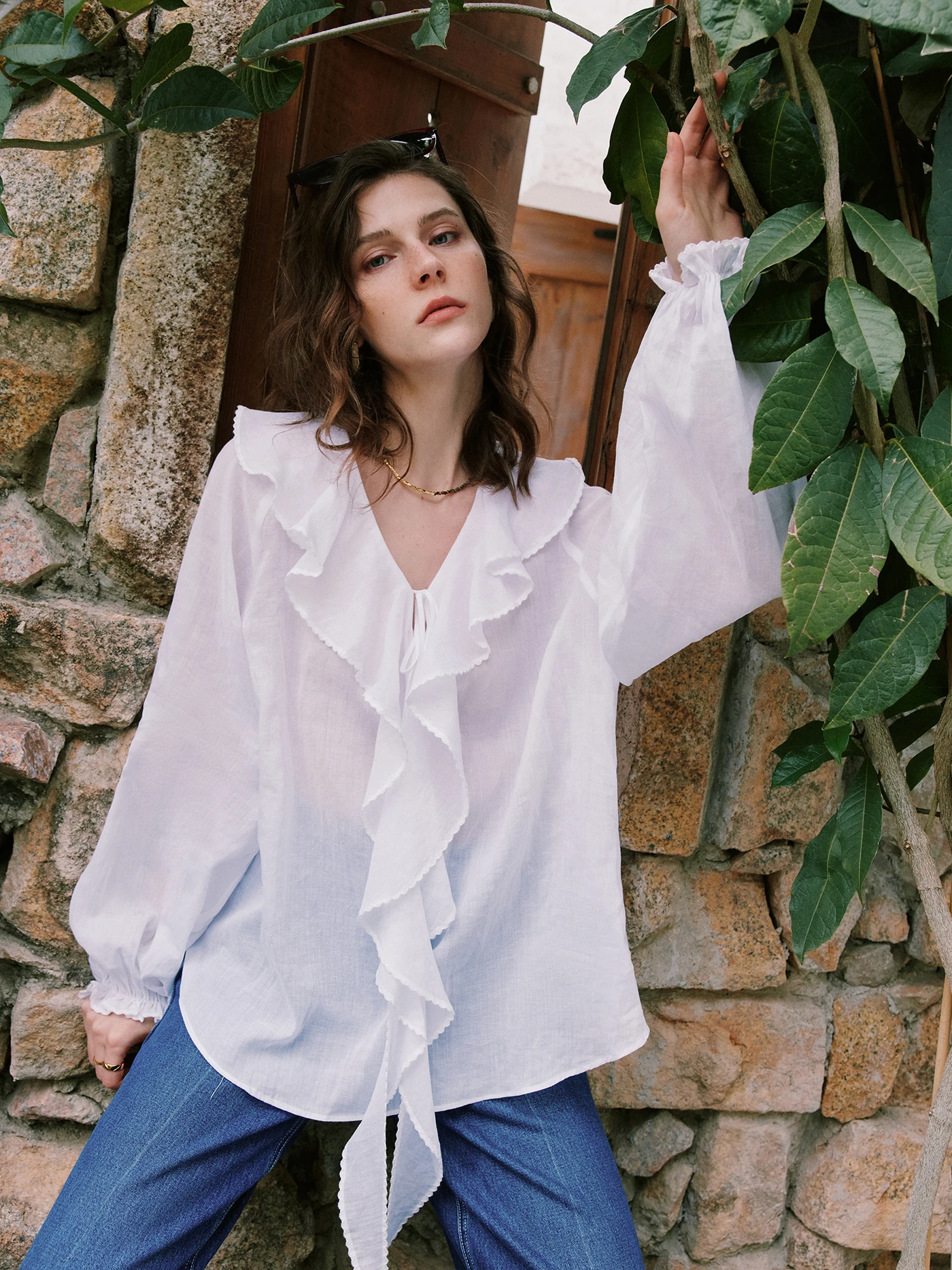 

French Style Loose Fit Cotton Linen Shirt Women's Slimming Blouse with Lace Collar Bishop Sleeves Long Sleeve Mid-Length Coat