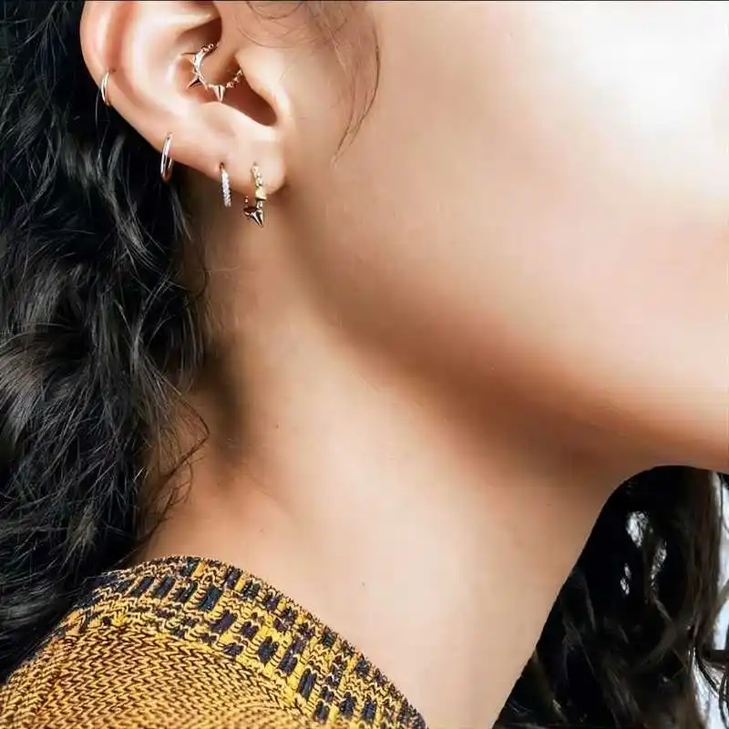 Wasserdichte Vintage-Luxus-Kleine-Ohrringe aus Edelstahl, 18K Vergoldete Creolen für Damen, Trendiger Piercing-Schmuck – Detail 4