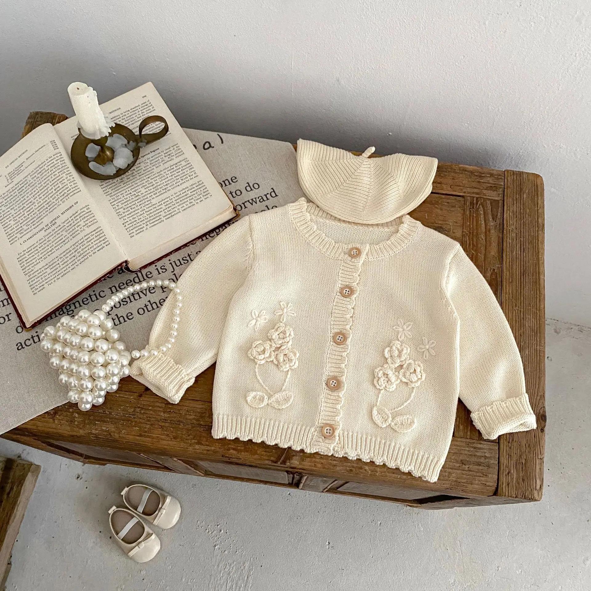 

2025 Autumn New Baby Girls Flowers Sweater Coat Infant Toddler Solid Simple Knit Cardigan Kids Girls Long Sleeve Knitted Jacket
