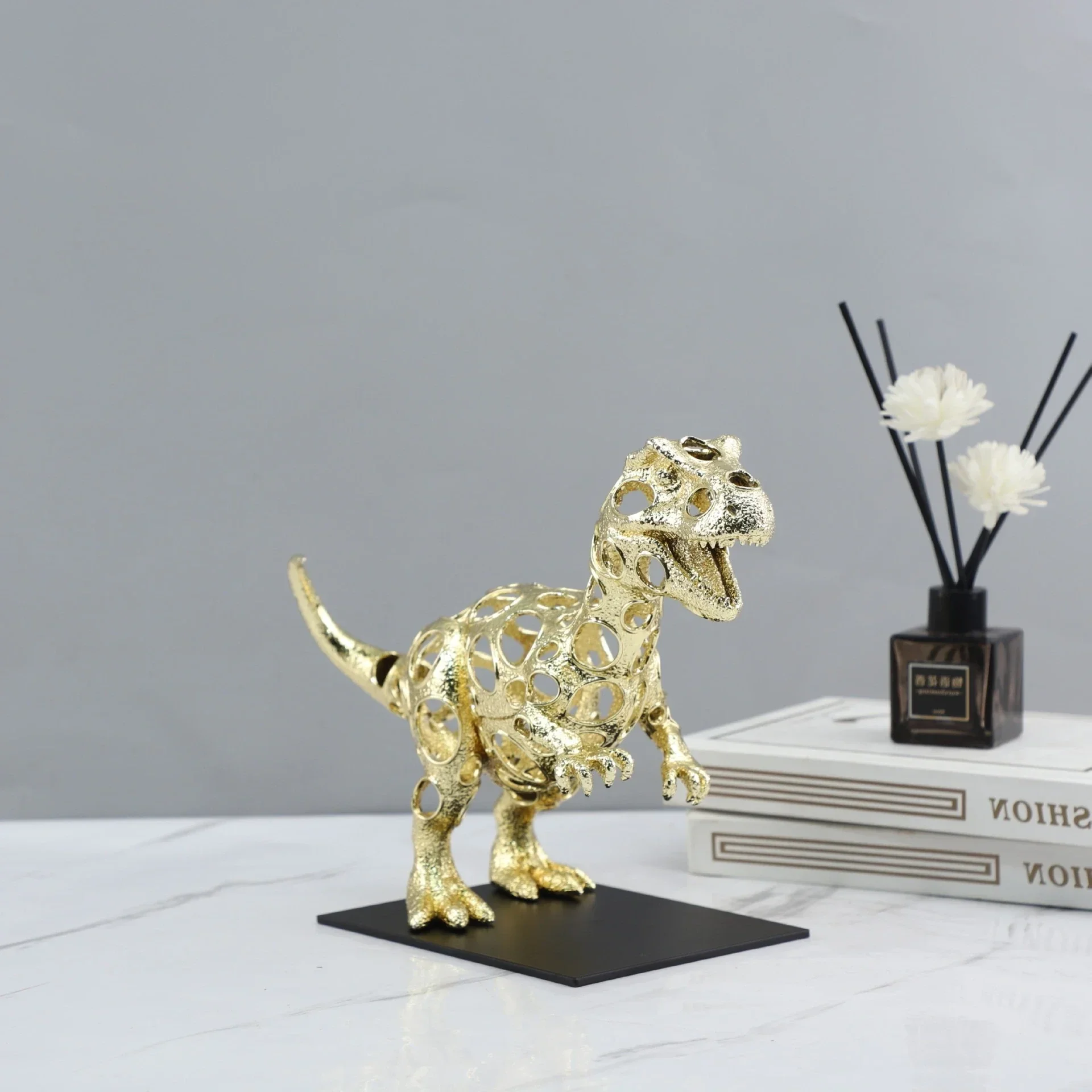 2026 Unique Metal Horse Golden Hollowed Animal Sculpture Realistic Horse Dinosaur Metal Figurine Home Decoration Accessori