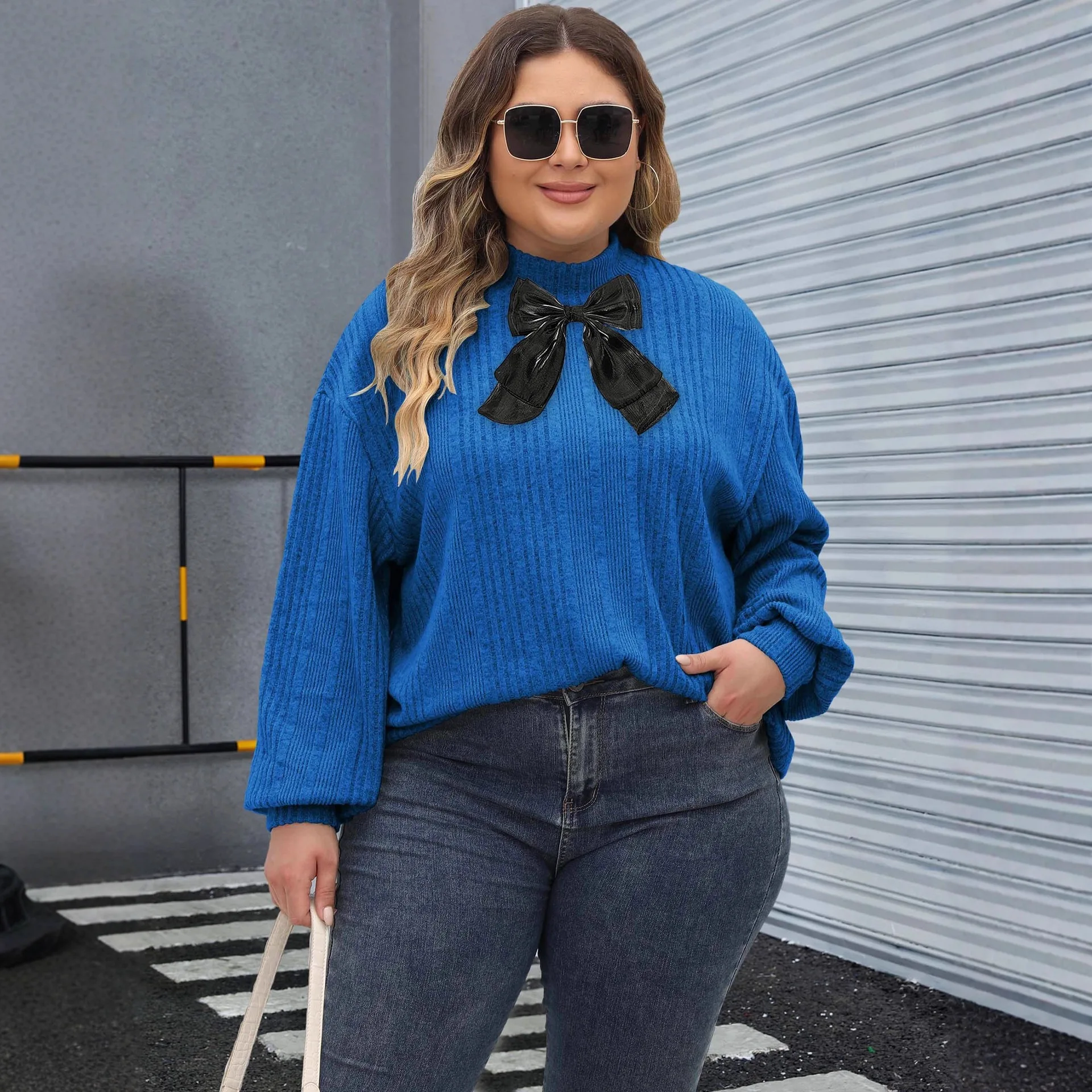 Kaos Wanita Oversize Model Overhead Kerah Semi Tinggi dengan Detail Rib dan Ikat Pita Kupu-kupu untuk Wanita Ukuran Plus