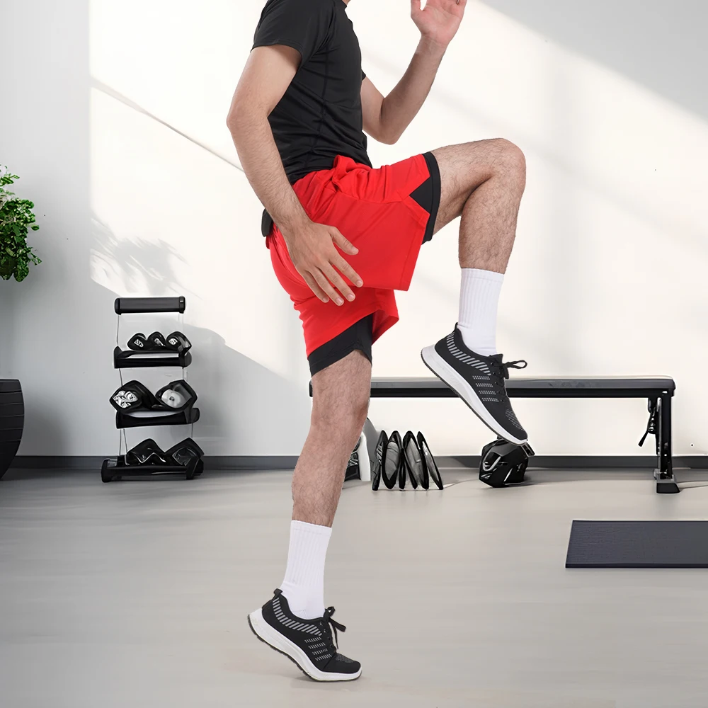 アルビンとチップマンク レッド メンズおよびレディース スポーツ ショーツ 2-in-1 ランニング ショーツ フィットネス ショーツ アニメーション パターン A/S/T