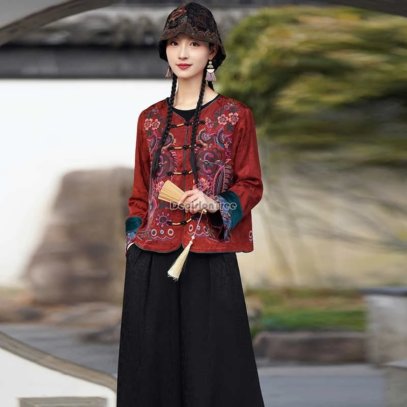 

2025 national style chinese embroidered round neck retro long sleeve loose style women elegant tang suit jacket short coat t001