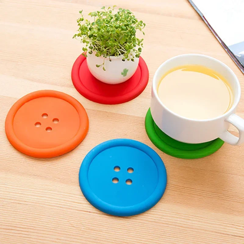 1PC Creative Home Heat-resistant Round Water Coaster Non-slip Insulation Pad Silicone Table Mat Simple Button Coaster Kitchen