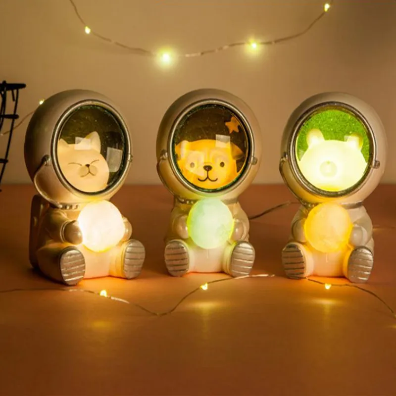 Lampu Malam Astronot LED Proyektor Galaxy Peliharaan Lucu Lampu dipimpin lampu Dekorasi rumah anime Proyektor lampu malam Dekorasi kamar LED Bintang Astronot Pelindung Lampu Hias Meja Kamar Tidur Rumah Hadiah Anak-anak