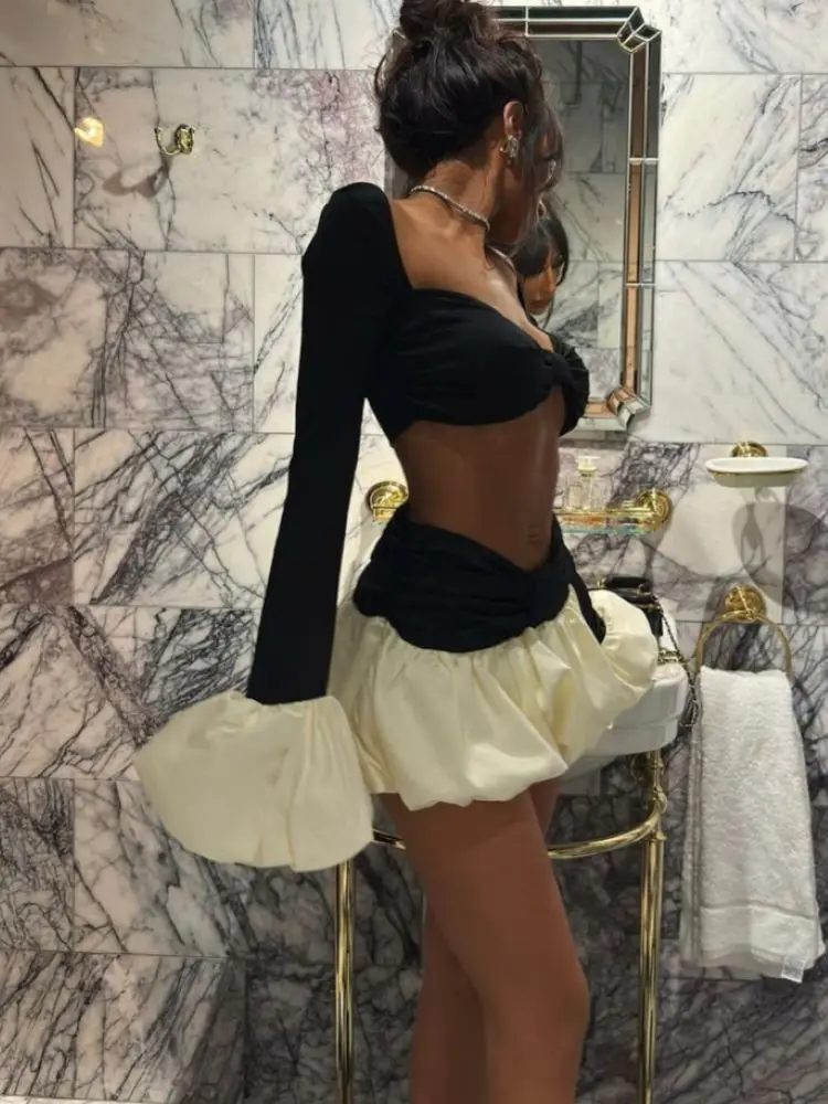 섹시한 대조적인 크롭 가슴 랩 탑, 세트 화이트 플리츠 밑단 짧은 봉오리 스커트 세트, 우아한 레이디 파티 클럽 여성 의류