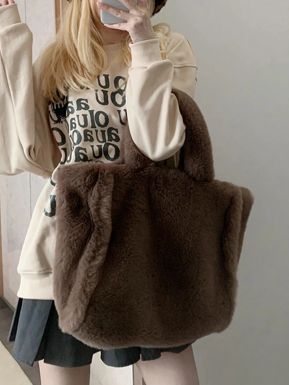 Autumn Winter Plush Tote Bag Women\'s Simple Large Capacity Versatile Handbag Fashion Soft Faux Fur One Shoulder Bags Trend