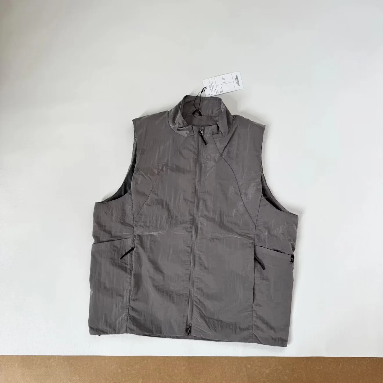 Waterproof Nylon Outdoor Vest Loose Fit Multi-Pocket Hiking Mountain Running Vest Youth Men's Casual Wear Zipper Closure