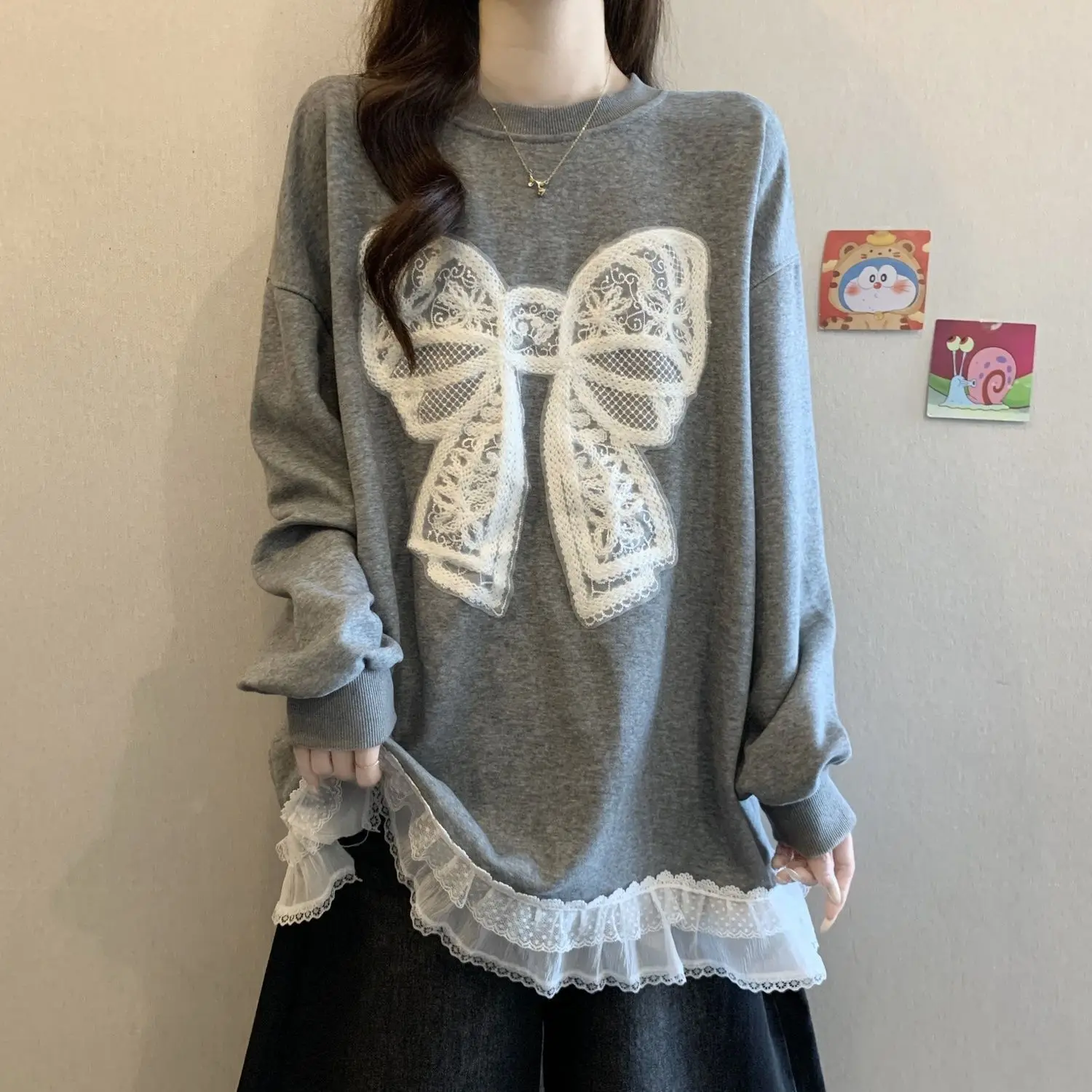 

Women's Loose Fit Fashionable Top Lace Trim Butterfly Knot Autumn Winter New Style Plus Size round Neck Long Sleeve T-Shirt