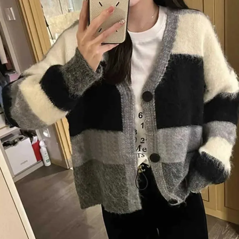 

Casual Contrast Color V-neck Cardigan Fashion Long Sleeve Striped Sweater Coat Autumn/Winter Loose Knitted Sweater Tops 29006