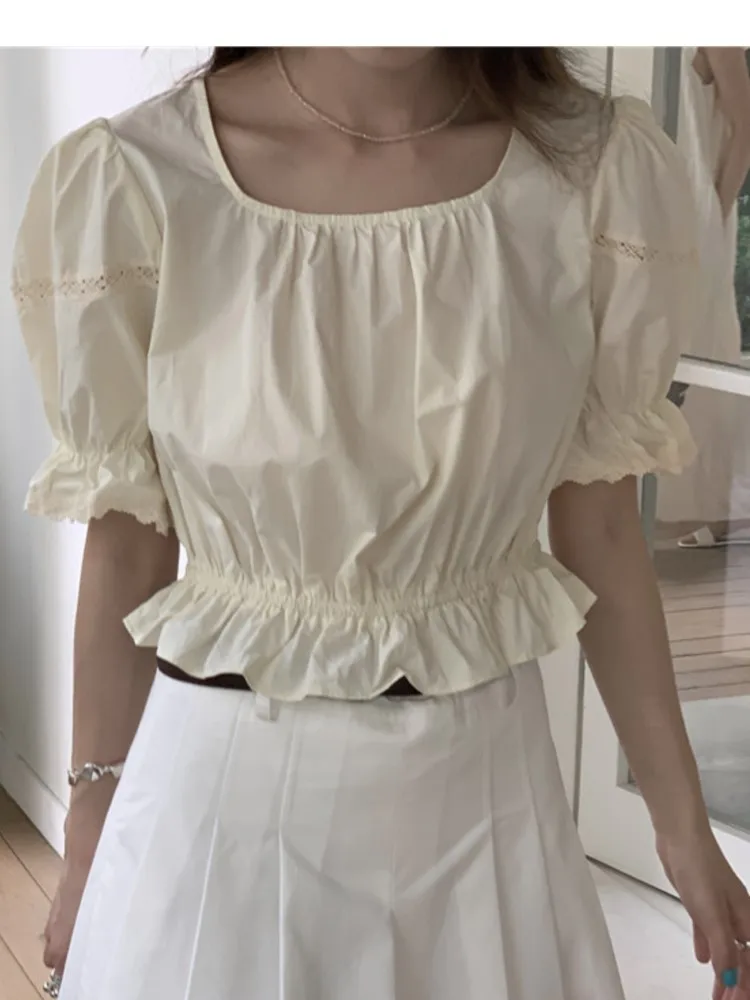 Camisa de manga acampanada para mujer, Top blanco con volantes, cuello oblicuo, Lolita corta, gótica Victoriana, ropa Vintage Steampunk