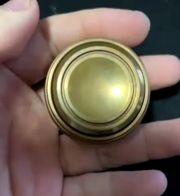 Used EDC Mackie Brass Macaron fidget spinner metal decompression toy