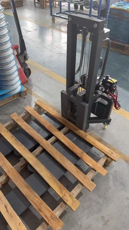 

Portable 300 Kg 1.6 M Electric Forklift with Widened Forks Stage Lighting and Sound Lift Movable Detachable Small Forklift