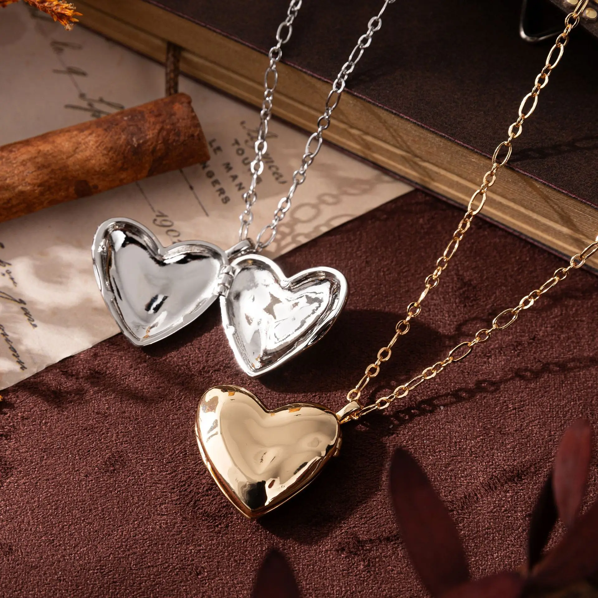 Minimalist Heart Love Hollow Pendant Necklace for Women Stainless Steel Charm Romantic Jewelry Valentine\'s Day present