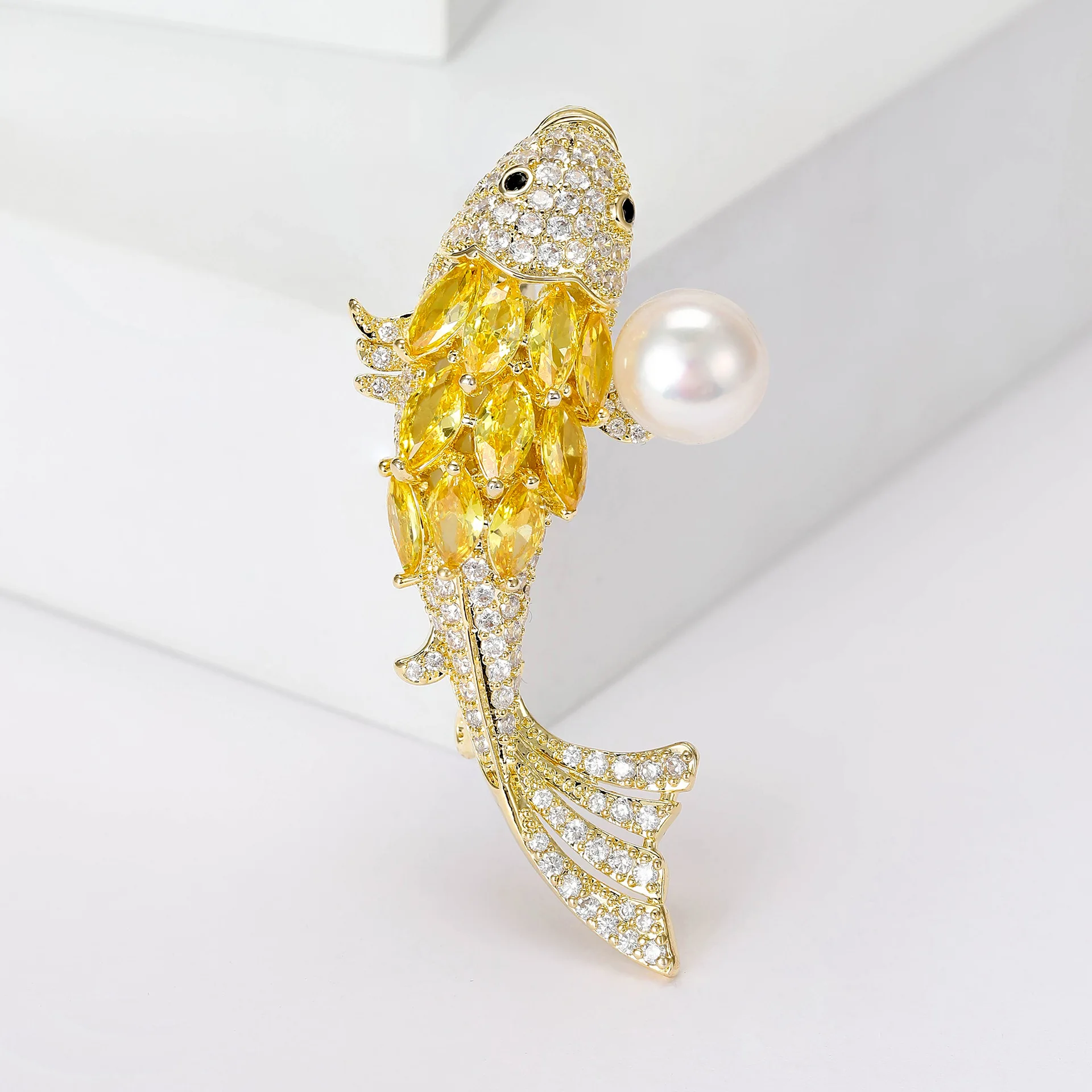 

Fashion Pearl Luck Koi Brooch Animal Rhinestone Pin Men's And Women's Dress suit Corsage Daily Jewelry Gifts