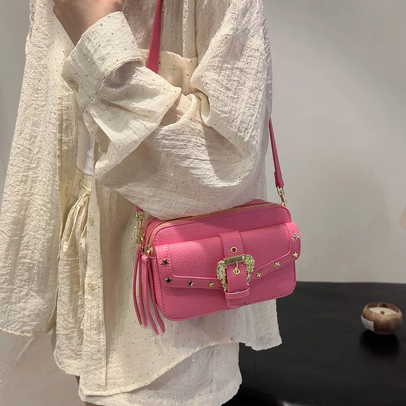 

Стильная винтажная сумка-мессенджер для женщин, минималистичный кожаный кошелек через плечо, уникальный буквенный логотип, элитный модный дизайн