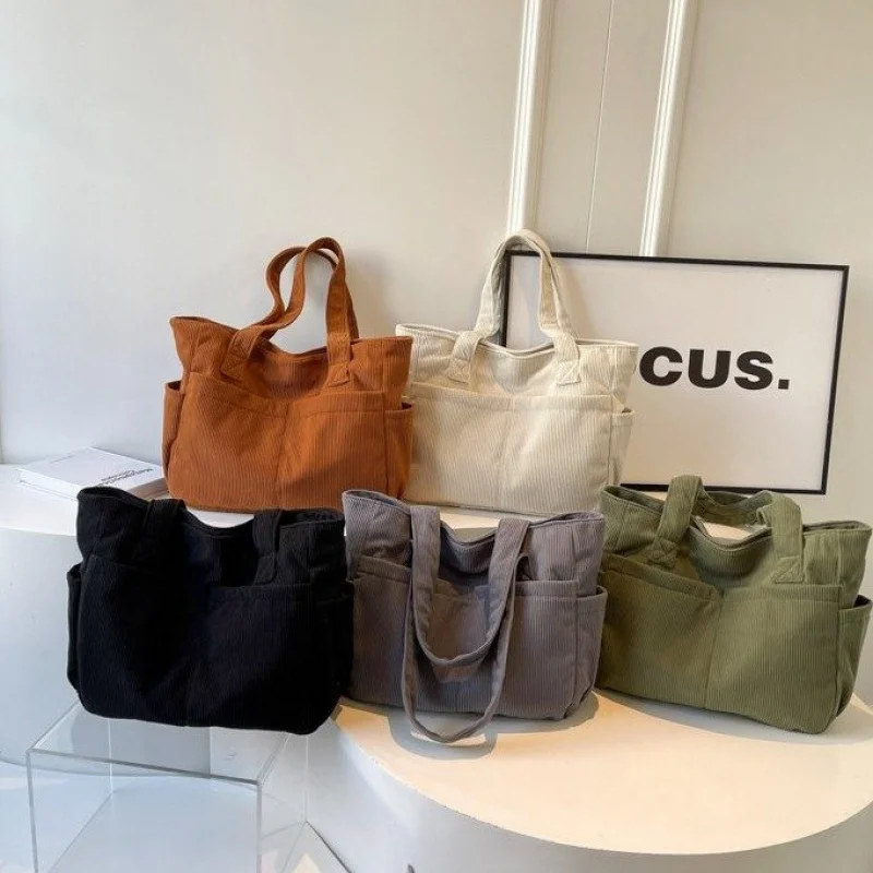 

Стильная сумка-мессенджер для женщин, изготовленная из кожи премиум-класса, разработанная роскошным брендом известного дизайнера