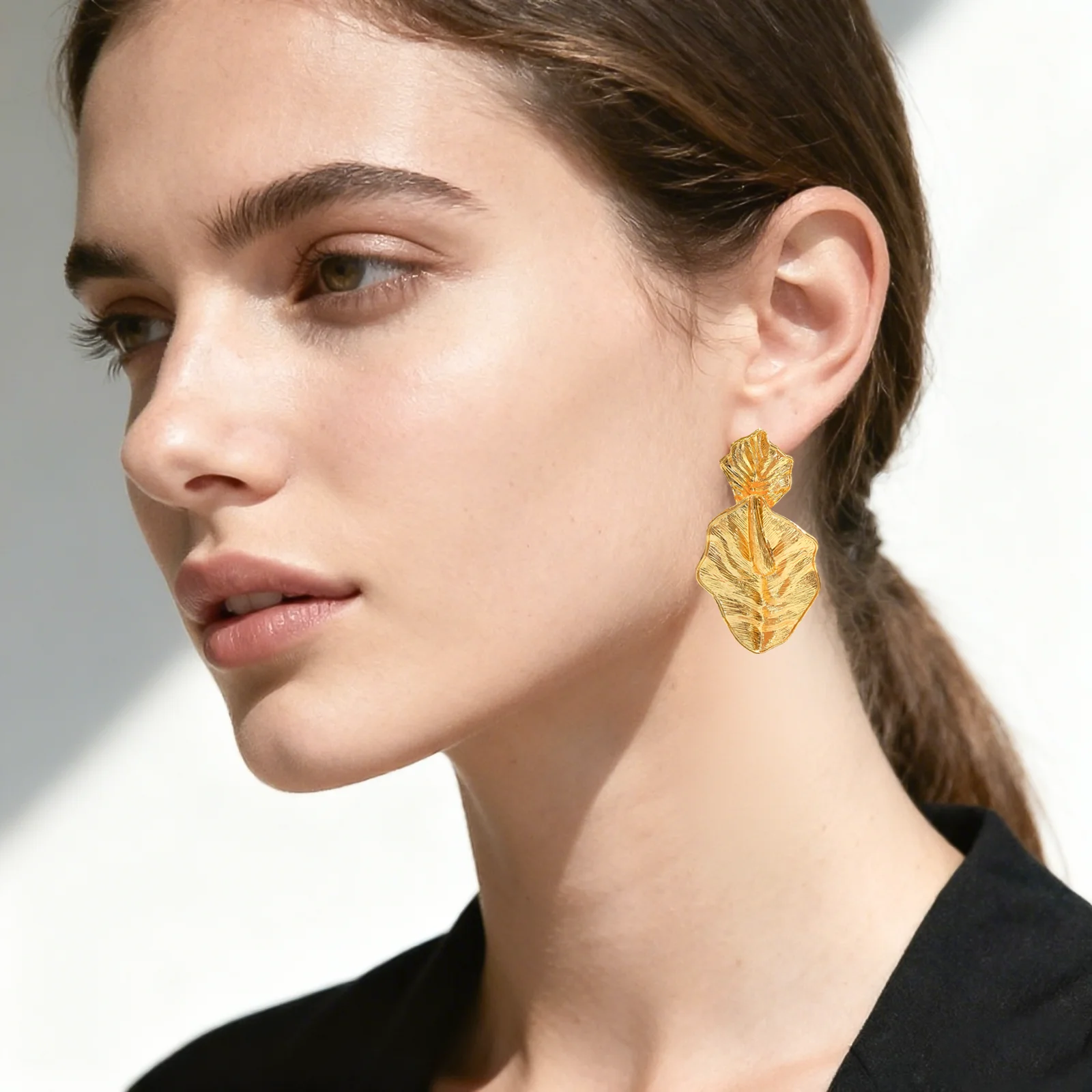 

YTJX 18K Copper Gold Plated Leaf-Shaped Earrings Fashionable Shiny Anti-Allergic Waterproof High-Quality Women's Jewelry