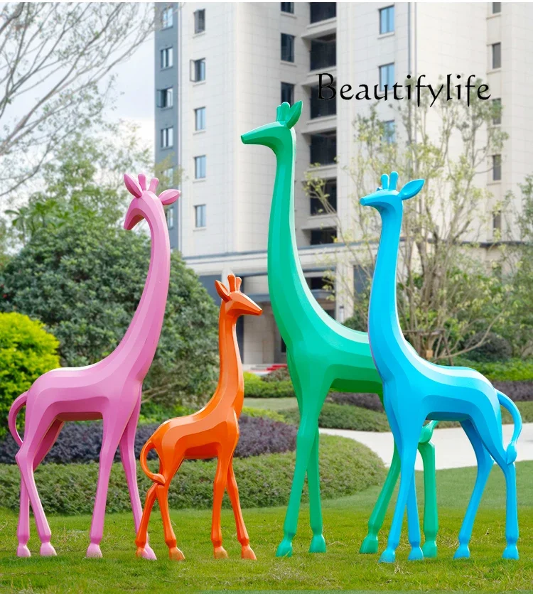 Outdoor Garden Landscape Grass Community Decoration Landscaping Abstract Geometric Giraffe Sculpture Ornament