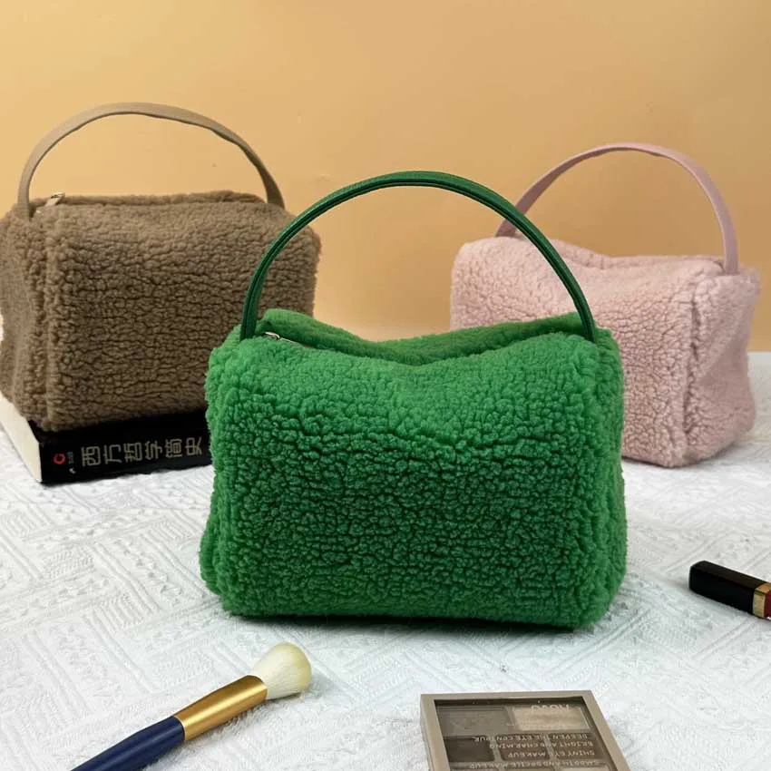 Neue Plüsch Samt Kosmetiktasche Weiche Große Kapazität Puffy Make-Up Tasche Mädchen Schönheit Tasche Reise Essentials Organizer Tasche