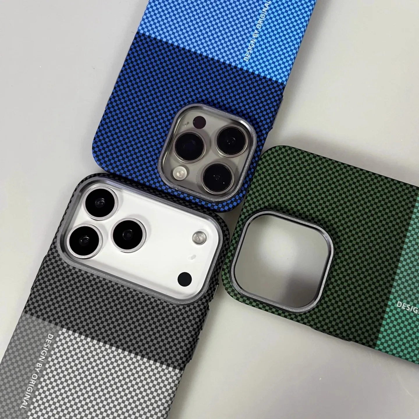 

Чехол MagSafe для телефона с линзой из сплава Pixel Grid Relief для iPhone 17 17 pro max 16 Pro 15 14, ультратонкий жесткий чехол для ПК с беспроводной зарядкой