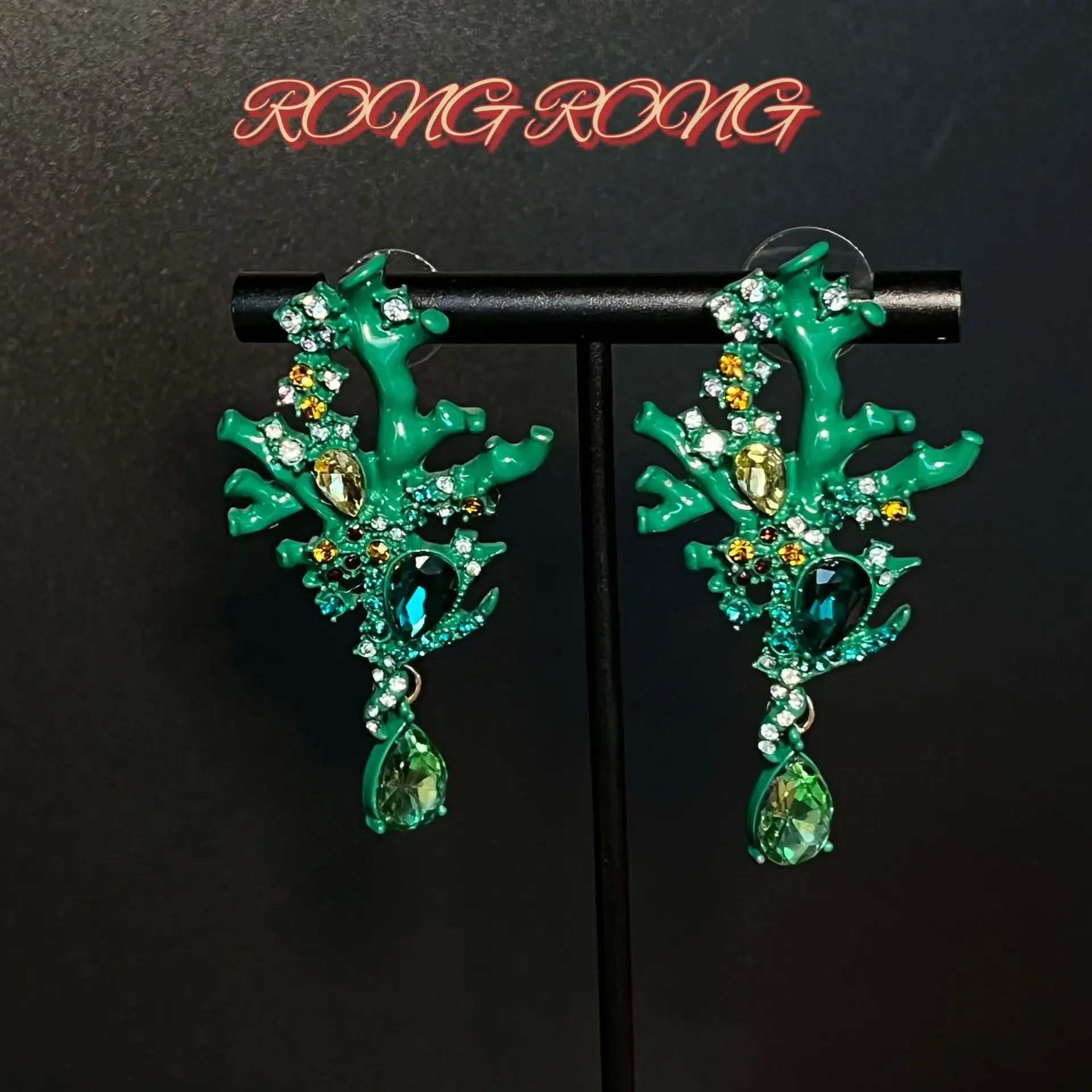 

Qingdao винтажные серьги с зеленым кораллом, инкрустированные цирконом и бриллиантами, европейские и американские преувеличенные модные серьги высокого класса