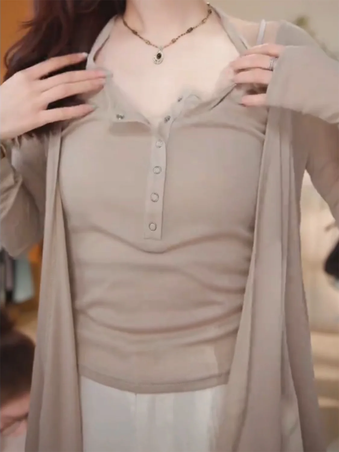 

Lightweight Loose Knitted Cardigan And Tank Top Set for Women Spring New Style Layering Fashion Set