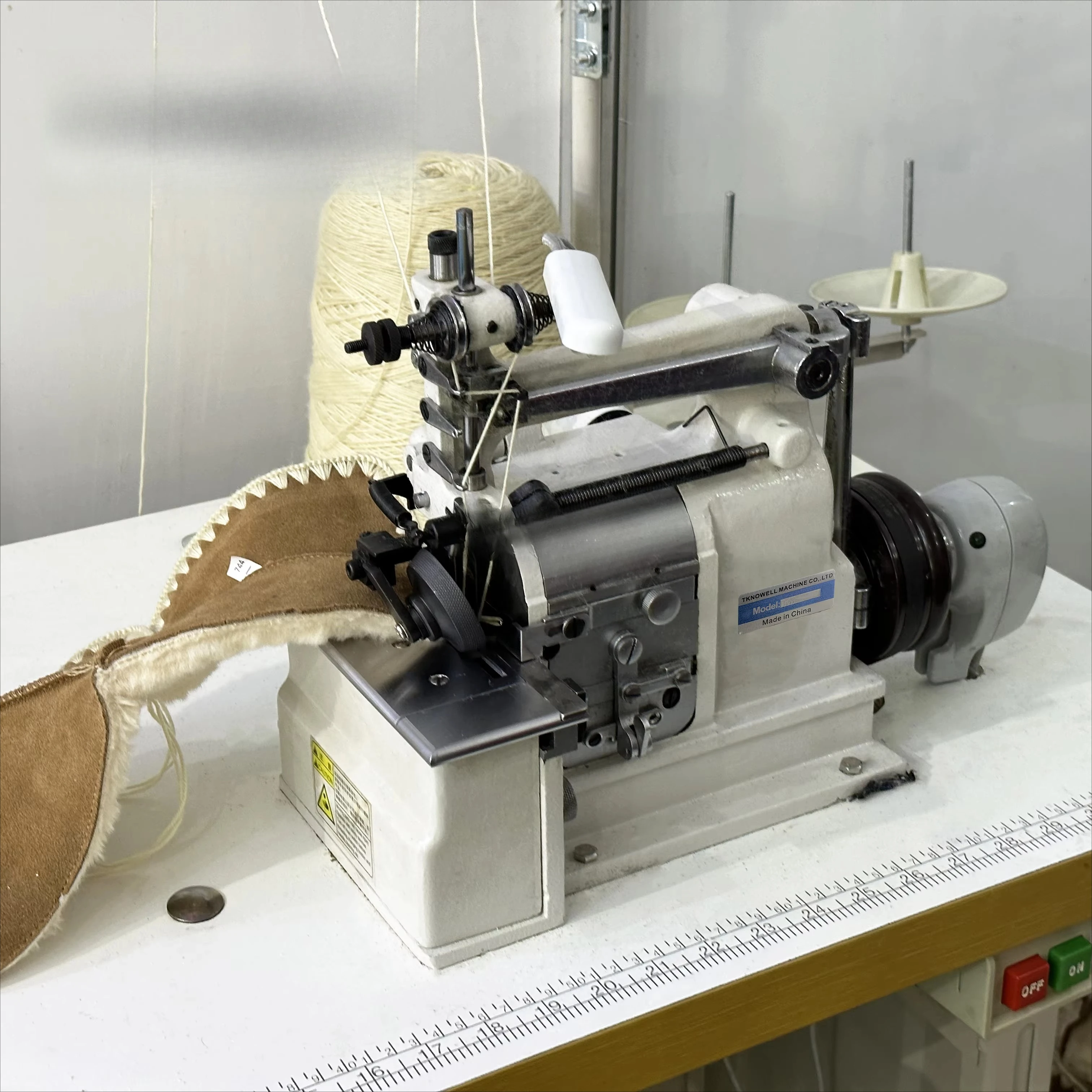 Shell Stitch Sewing Machine High-speed Interlocking Industrial Sewing Shell Sewing Machine Efficient Edging Production