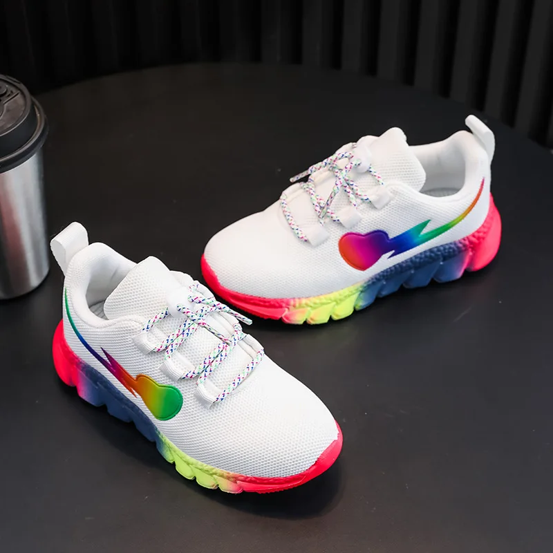 

Детская повседневная обувь, кроссовки, сетчатая весенняя обувь с героями мультфильмов для детей, дышащая нескользящая черно-белая обувь на толстой подошве, размер 28-40