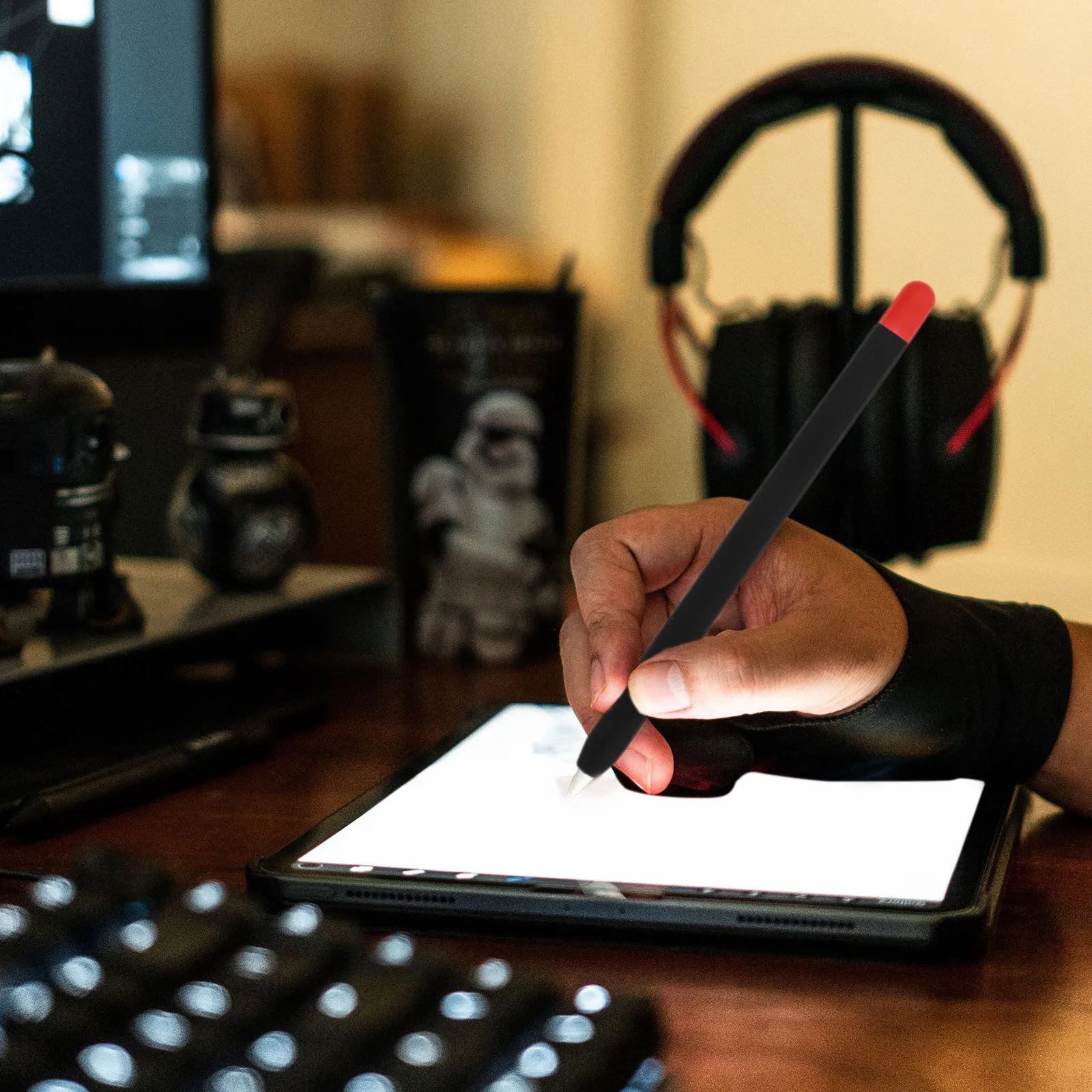 

Долговечный силиконовый защитный чехол для стилуса предотвращает повреждения и скольжение, совместим с Apple Pencil 2.