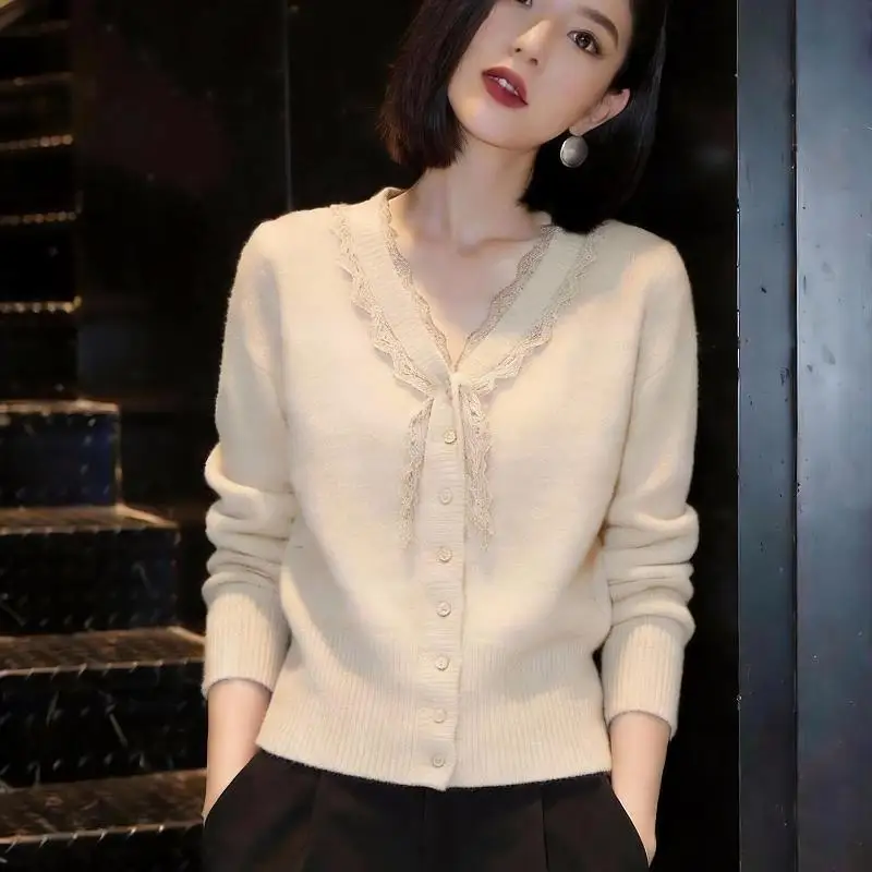 Elegant Temperament Women's Knitted Cardigan Autumn New Item Loose Fit Sweater for Teenagers Student Tops Comfortable Versatile