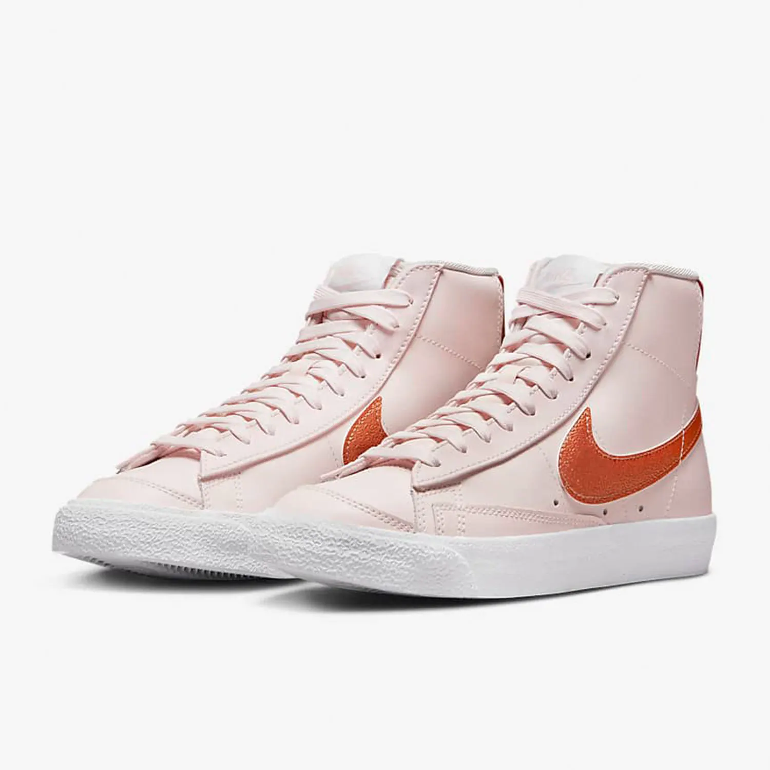 

Оригинальные новые женские повседневные спортивные туфли Nike Blazer с высоким берцем DQ7574-600