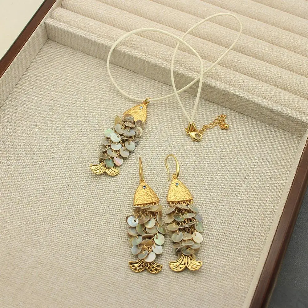 

Natural shell round koi earrings, vintage necklaces, earrings, niche design, seaside resort style jewelry set