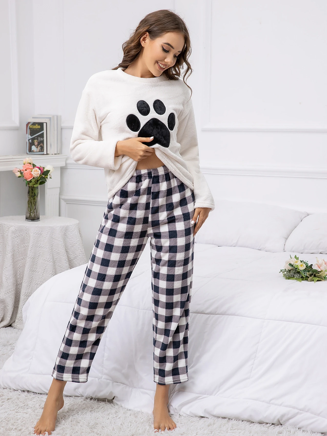 Fall Winter Ladies Warm Loungewear Two Piece Pajama Outfit Cat Paw Pattern Long Sleeve Top & Plaid Trousers Pajama Set For Women
