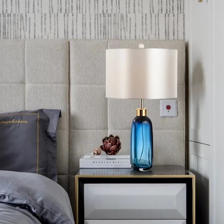 Semplice e moderna, lampada da comodino per camera da letto, lampada da scrivania creativa