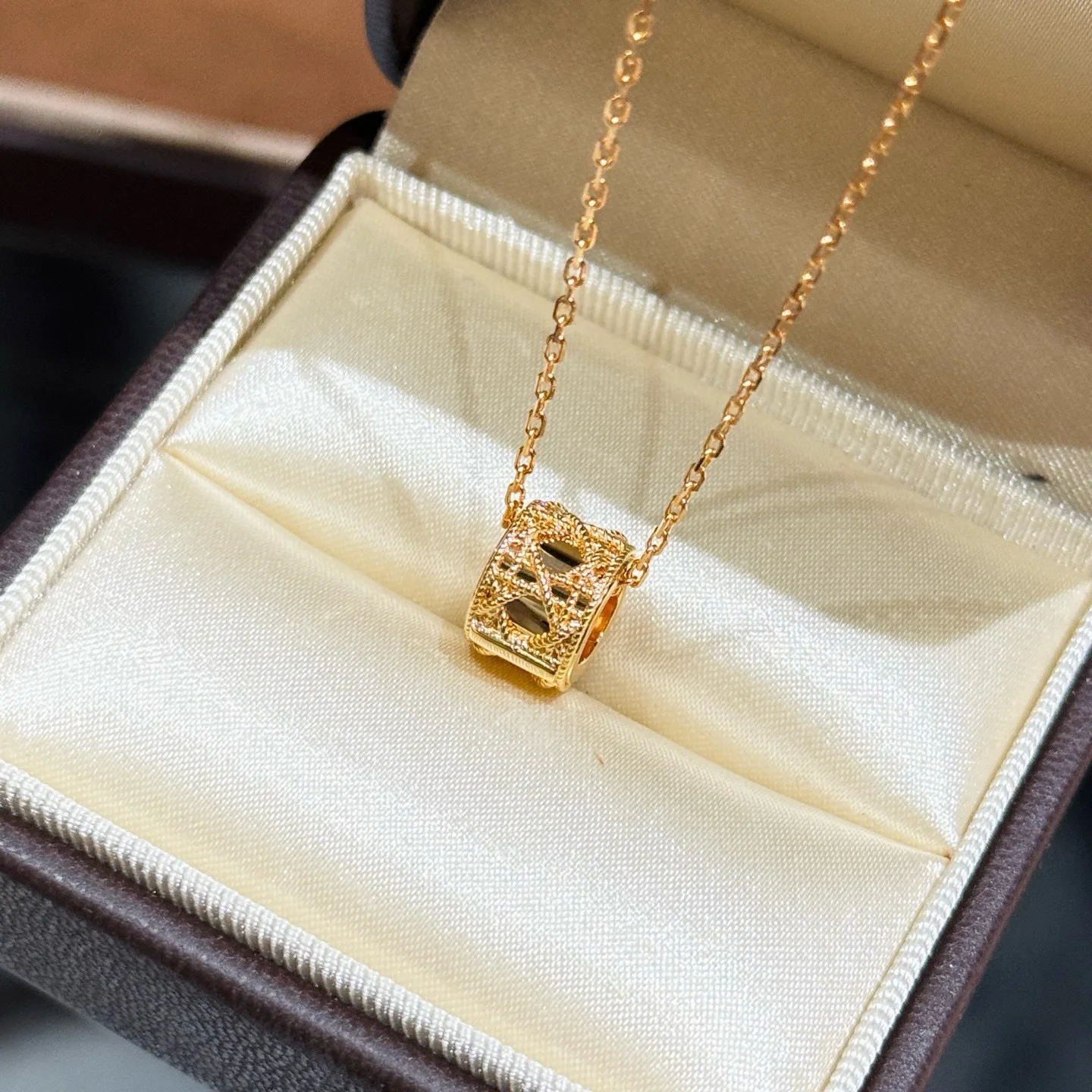 

100% 925 Sterling Silver Lattice Pattern With Cutouts Smooth Surface Necklaces For Women Short Chain Fine Jewelry