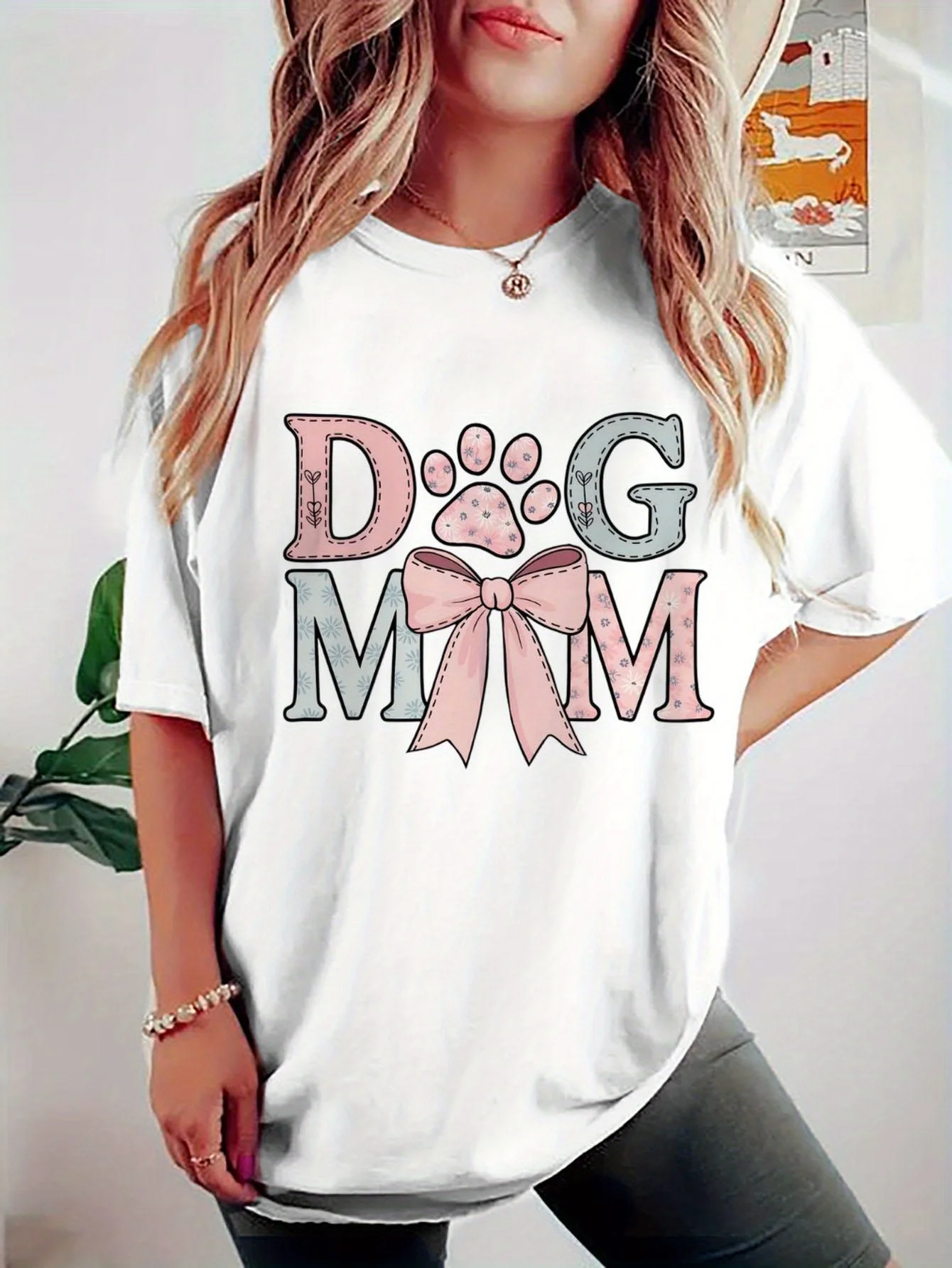 Dog Mom Grafik-T-Shirt mit Rundhalsausschnitt für Damen, lässiges T-Shirt mit kurzen Ärmeln, rosa Schleife und Pfotenabdruck, perfekt für den Muttertag