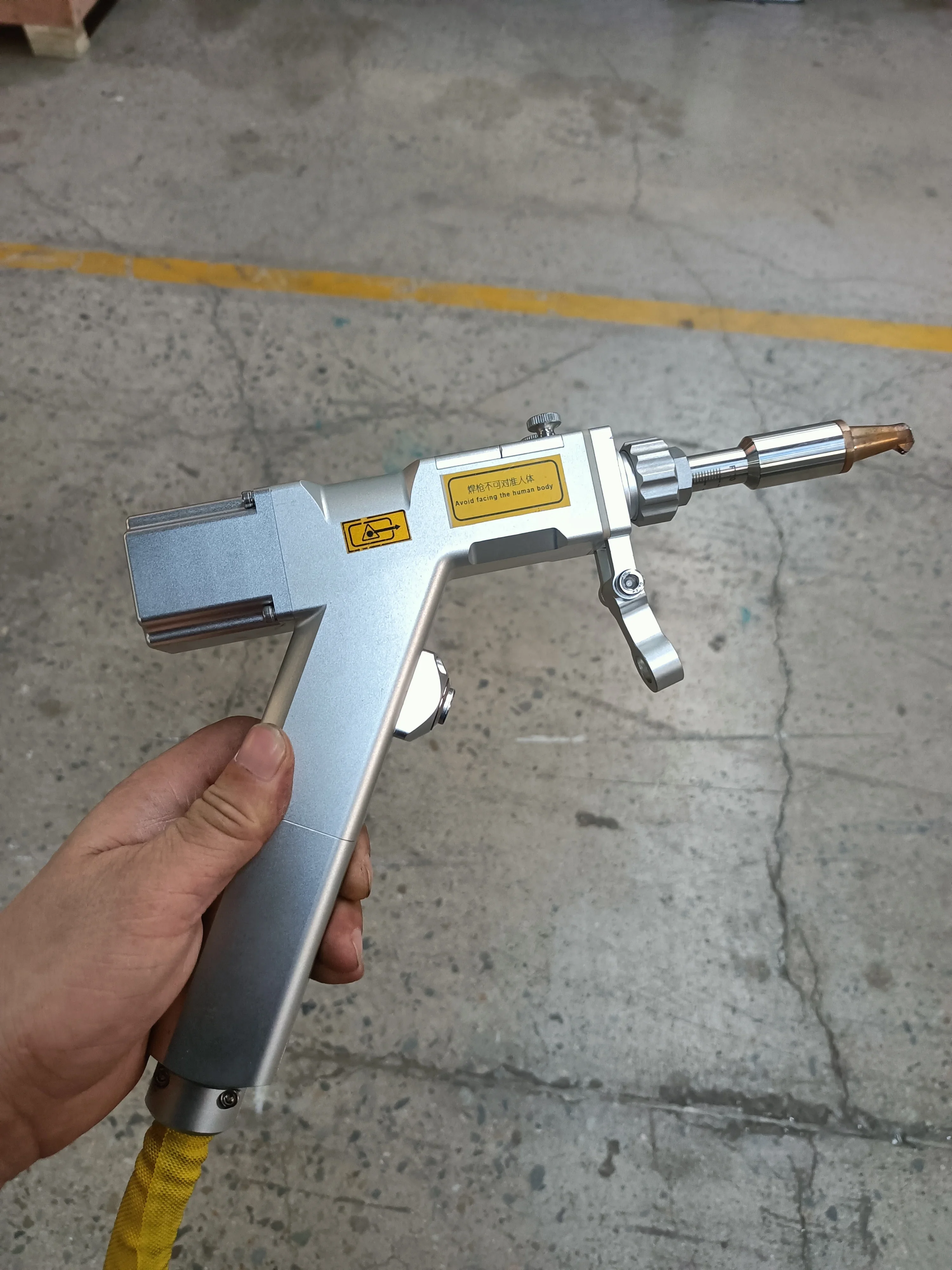 3-in-1 Air cooling Fiber  welding machine with big screen fire feed welding cutting cleaning   machine