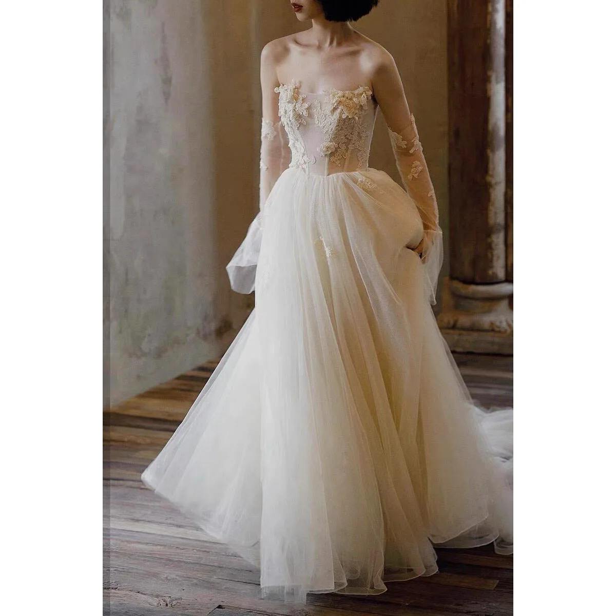 Fancy Light Champagne Wedding Dress Strapless High Waist Bridal Gowns Floral Applique Zipper Back Accept Custom Made