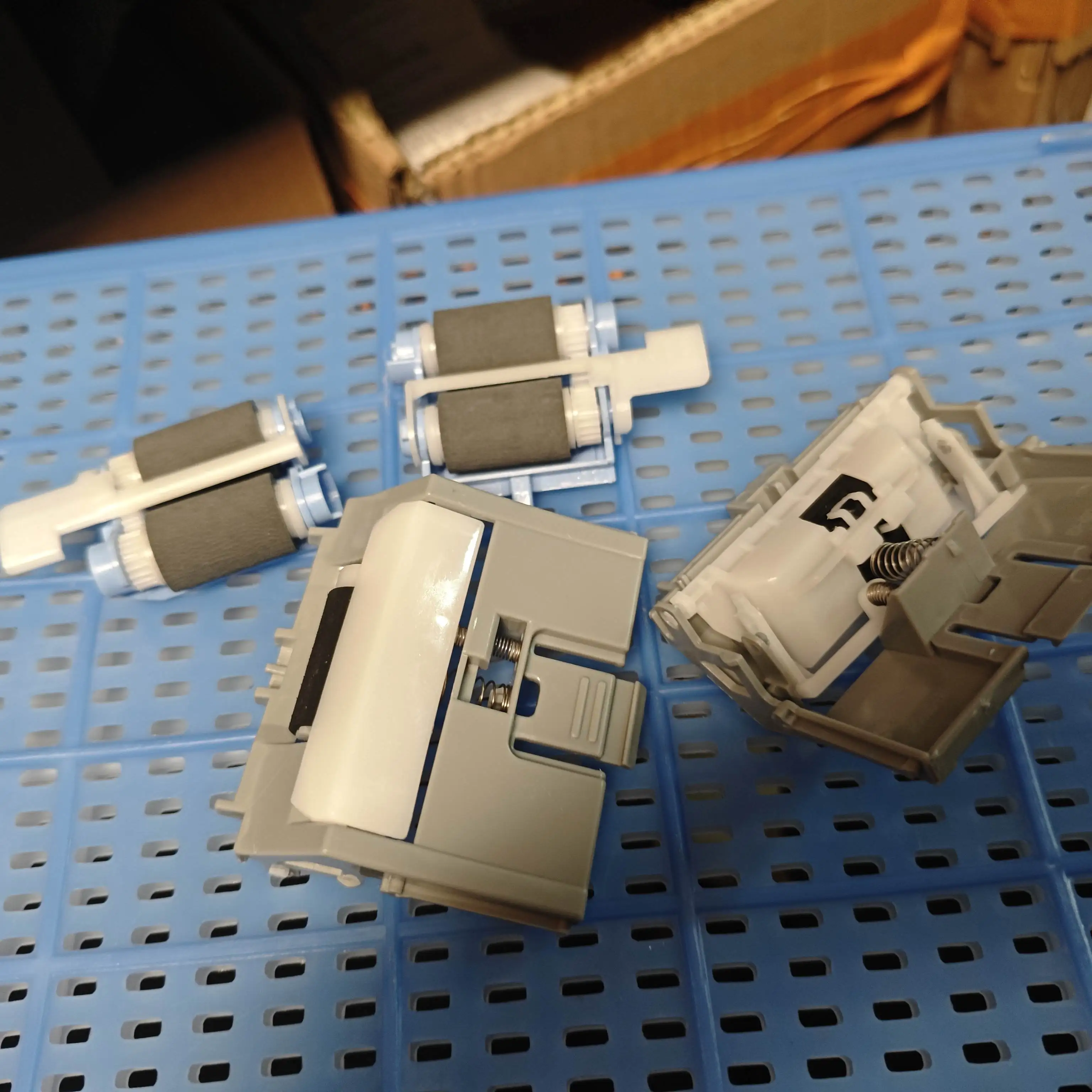 

1sets Separation Pickup Roller for HP M501 M506 M507 M527 M528 RM2-5752-000 F2A68-67913