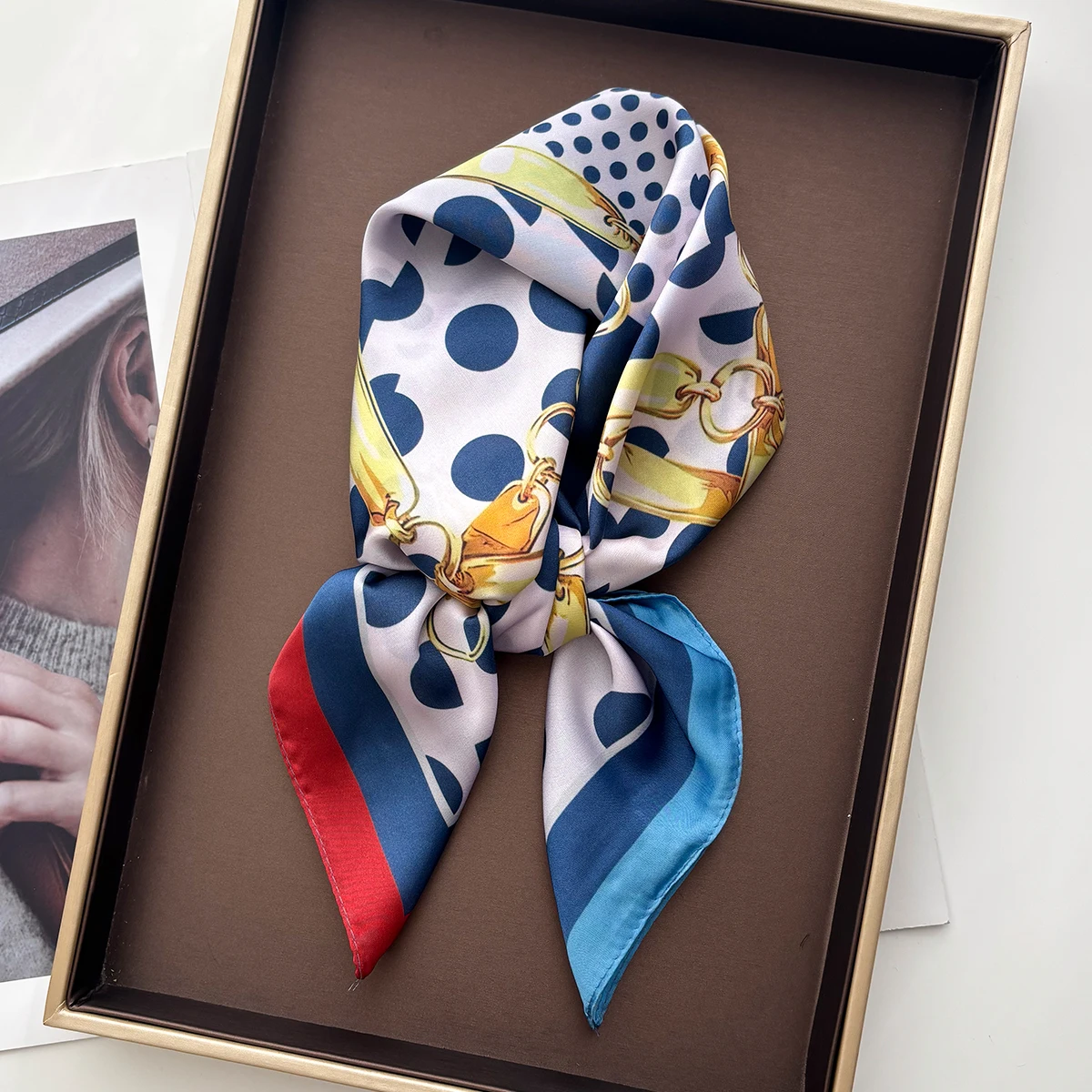 

2026, квадратный шелковый шарф с дизайнерским принтом, женский шейный платок, бандана, платок, женская шаль, шарфы, повязка на голову, галстуки