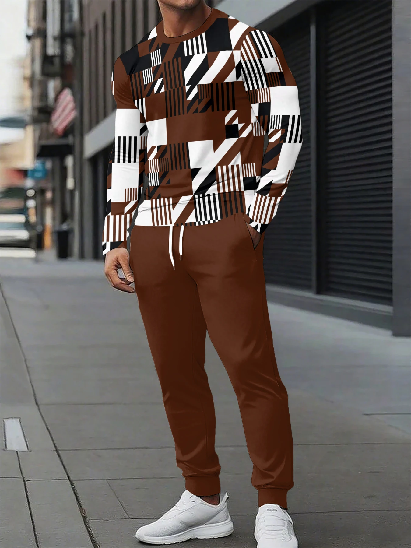 

The new men's round-neck sweatshirt set for Spring and Autumn features street fashion comfort and gradient printing