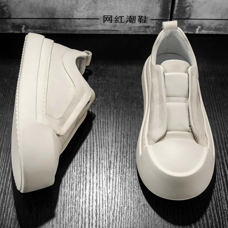 أحذية رجالية للربيع والخريف ذات نعل سميك، أحذية رياضية كاجوال من الجلد عالي الجودة، أحذية بيضاء عصرية مريحة للطلاب