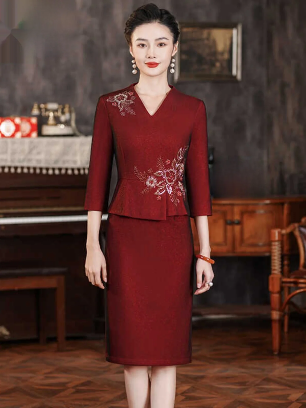 

Elegant Maternity Wedding Dress Slimming Midlife Momma's Dress Composite Fabric Embroidered V-neck Mid-length Ball Gown